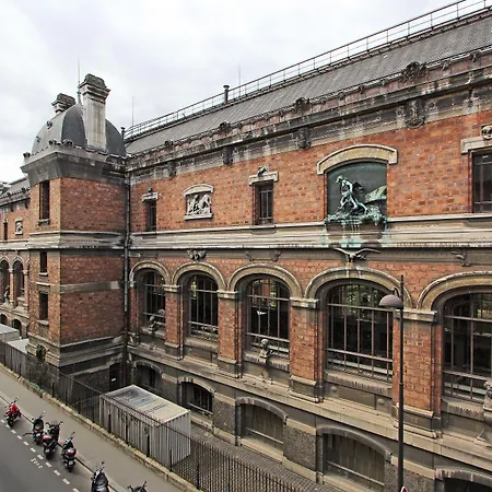 Short Group Museum View Serviced 3* Paris
